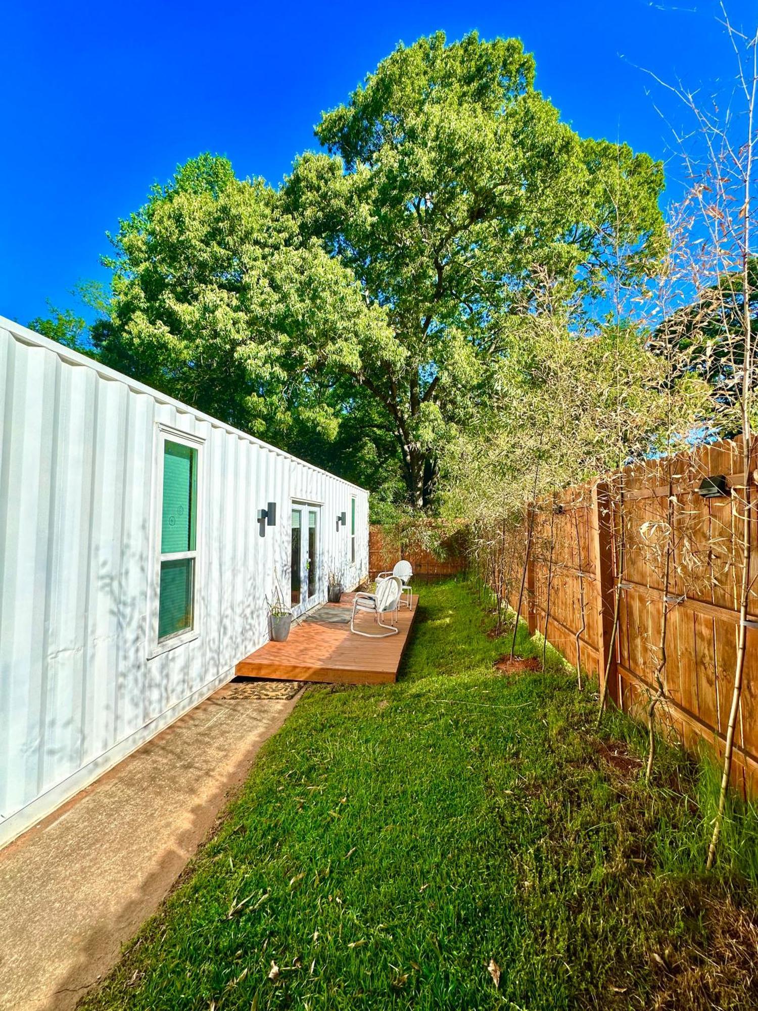 Nomehaus Shipping Container Studio Residential Neighborhood เอเธนส์ ภายนอก รูปภาพ